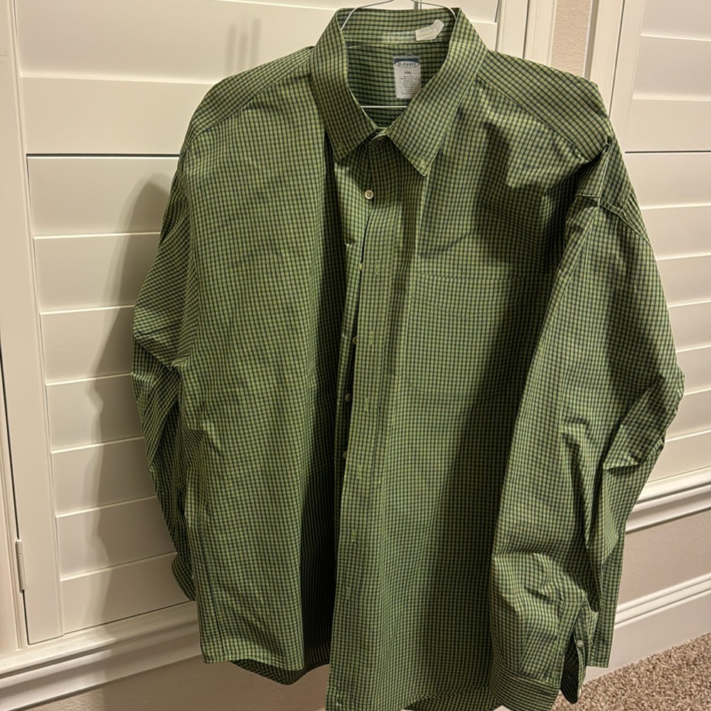 Old navy. Men’s dress shirt. XXL. 100% cotton. Like new.